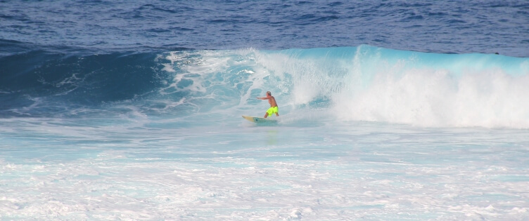 A Helpful Guide To Surfing Adventures in Oistins Barbados: Catching Waves in&nbsp;Paradise